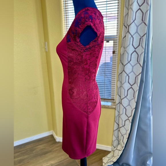 EUC Juniors' IZ Byer Wine Lace Bodycon Dress - Picture 7 of 15
